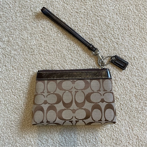 Coach Wristlet Pouch With Detachable Strap Monogram New Without Tags - Picture 2 of 4